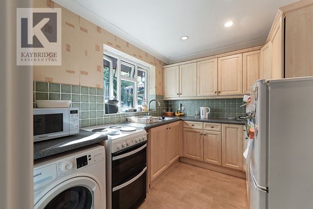 29 Oakmead Green, Epsom photo 4