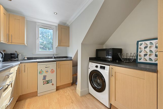 Flat to rent in Station Way, Cheam