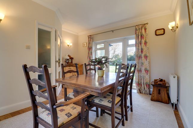 5, Holywell Close, Dunstable photo 4
