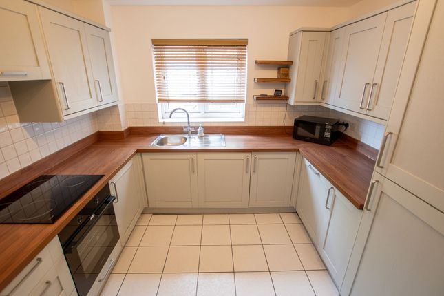 44 School Meadow, Guildford photo 4