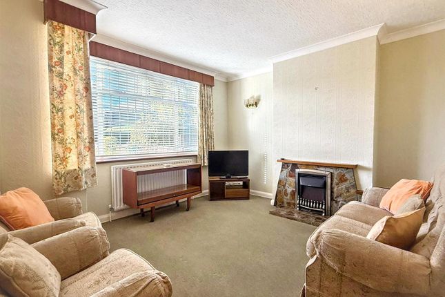 Woodland Avenue, Norton Le Moors photo 3