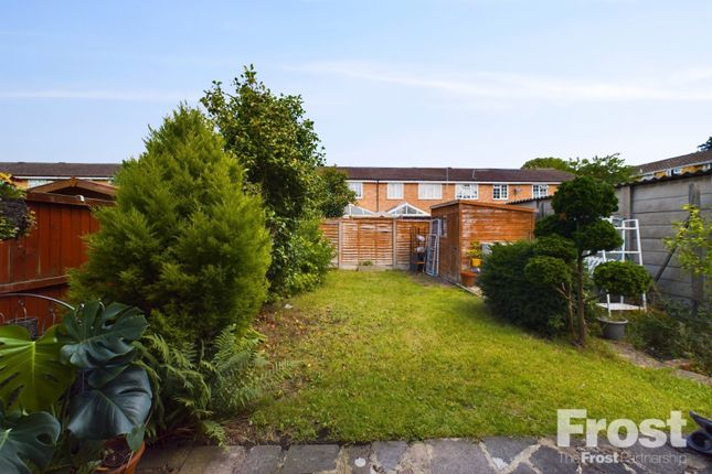19, Robin Way, Surrey photo 5
