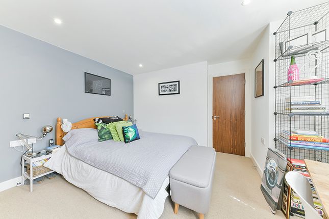 Flat for sale in Southbank, Thames Ditton