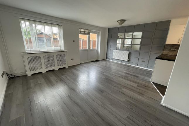 14, Basildon Road, Manchester photo 4