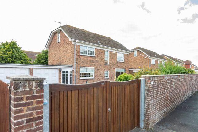 14, Cobay Close, Hythe photo 2