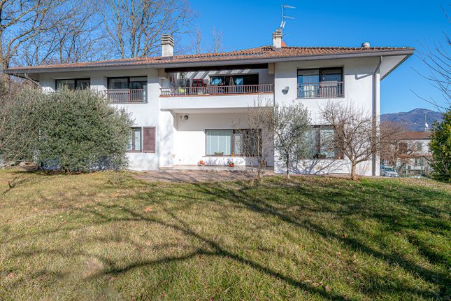 Thumbnail Apartment for sale in Lombardia, Como, Uggiate-Trevano