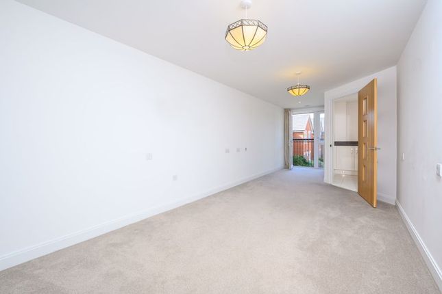 32 Edward Place, Churchfield Road, Walton-On-Thames photo 3