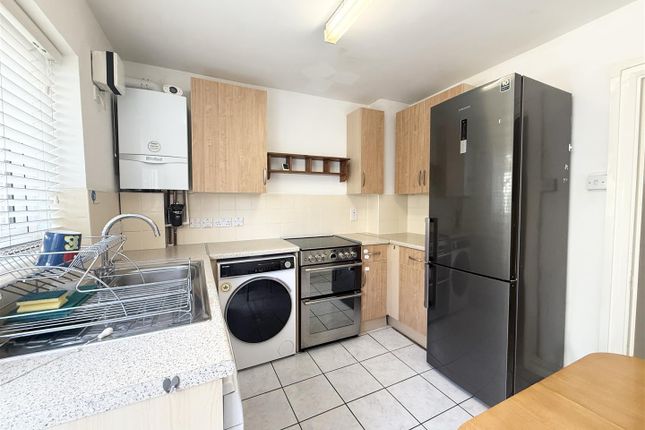 17, Balliol Road, London photo 3
