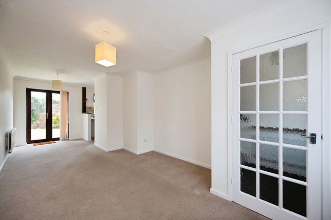 6, Chandlers Close, Hampshire photo 2