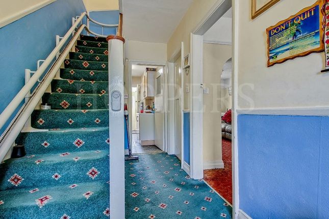 894, North Circular Road, London photo 2
