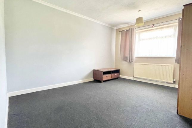 367, Meadgate Avenue, Chelmsford photo 4