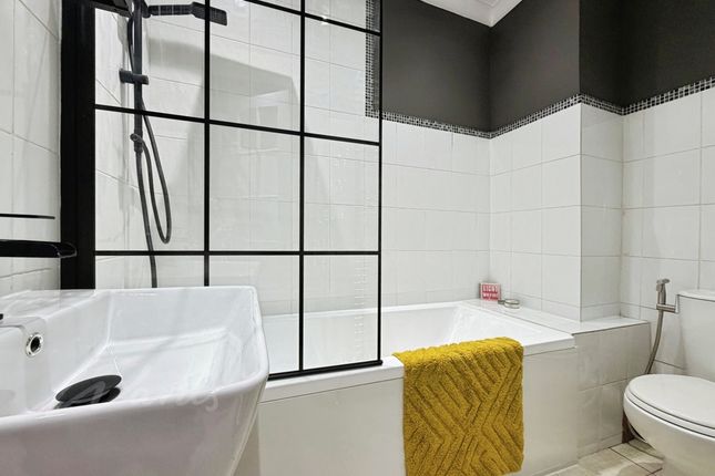 Flat 2, 6, Union Crescent, Margate photo 4