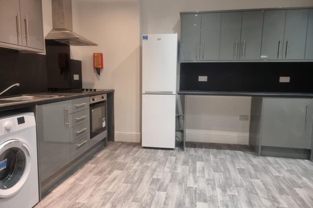 Room to rent in Etchingham Park Road, London