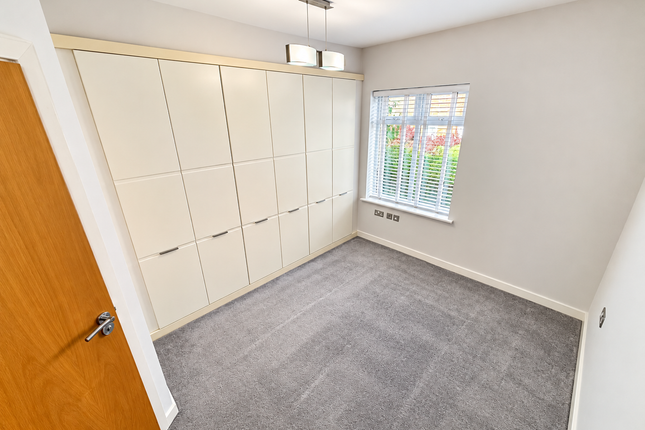 2 Sandringham House, 501 Harrogate road Leeds, Leeds photo 5