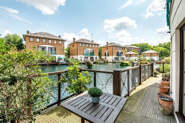 Thumbnail Flat to rent in Plover Way, Surrey Docks