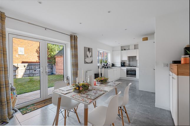 3, Bowyer Way, Wokingham photo 4