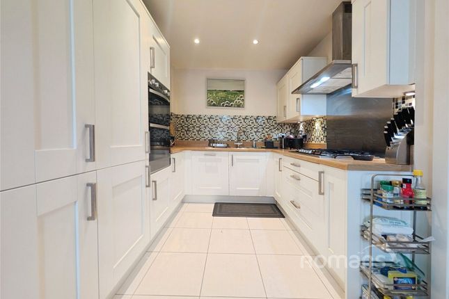 32, Repton Crescent, Reading photo 3