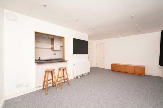 Flat for sale in Comer Crescent, Southall