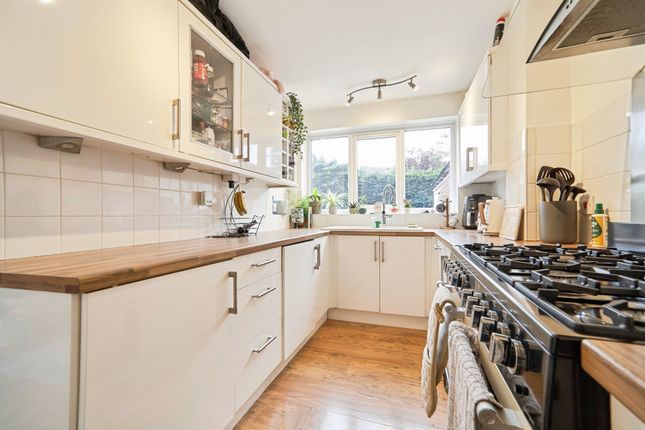 7, Throstle Nest Close, Otley photo 4