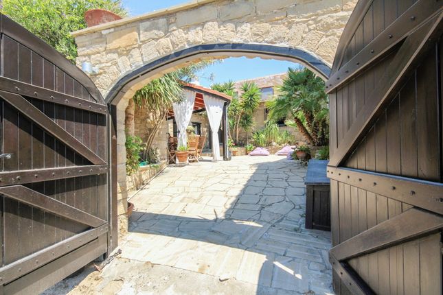 Thumbnail Villa for sale in Tochni, Cyprus