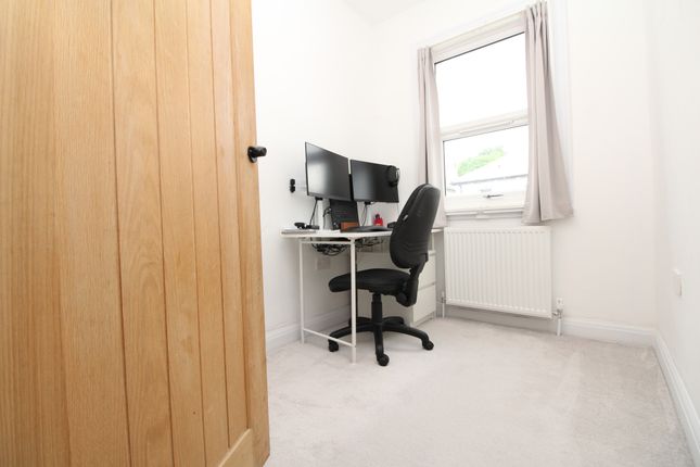 27, Queens Road, Welling photo 4
