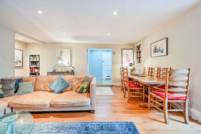Maisonette to rent in Coningham Road, Shepherd's Bush, London