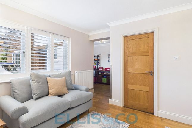 Annexe, 28, Ely Gardens, Kent photo 3