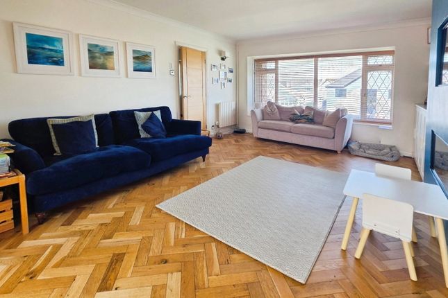 15, De Turberville Close, Porthcawl photo 4