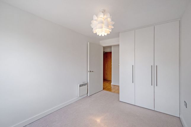 Flat to rent in James House, Appleford Road