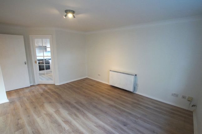 5 Aspen House, Hanbury Drive, Winchmore Hill photo 5