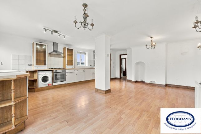42, Shillitoe Avenue, Potters Bar photo 4