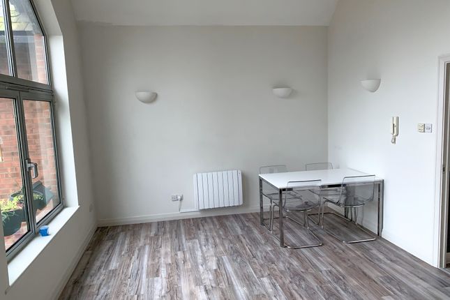 Flat to rent in Duns Lane, Leicester