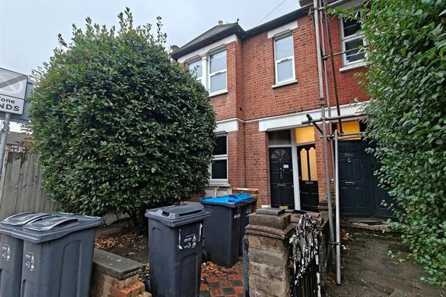1-bed flat on Kingston Road, London, £205,000