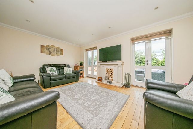 68, Parsons Heath, Colchester photo 4