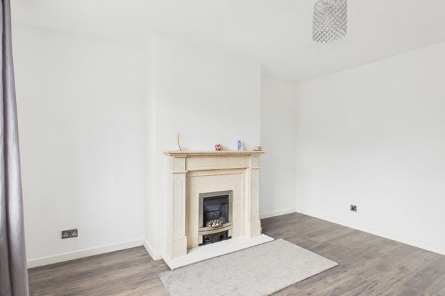 11, Stonecliffe Avenue, Stalybridge photo 2