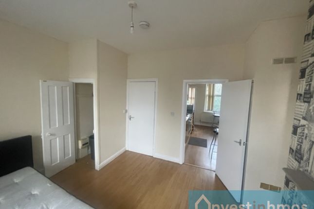 Block of flats for sale in 17 Woodfield Road, Doncaster