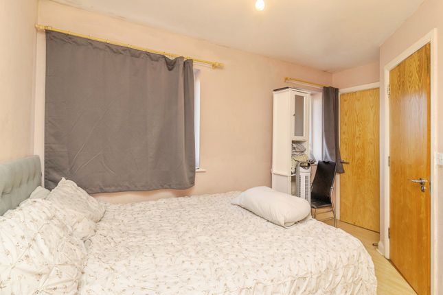 58, Seaton Grove, Buckinghamshire photo 3