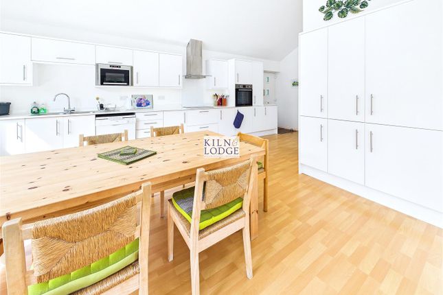 Isaraa, Cooksmill Green, Chelmsford photo 4