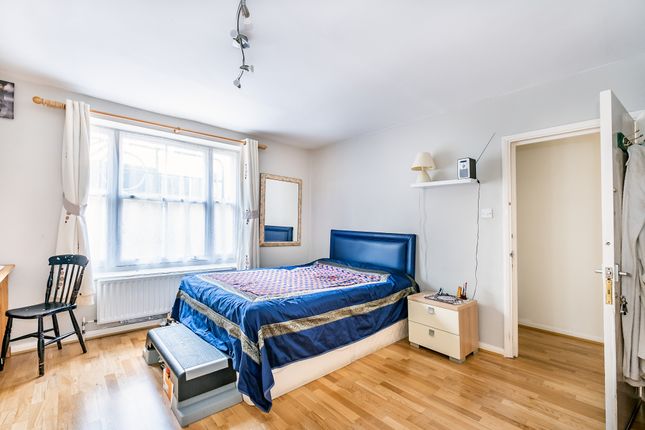 Flat for sale in Goldney Road, London