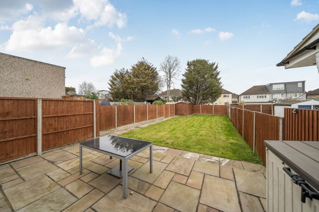96, Queens Walk, Ruislip photo 4