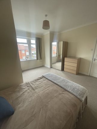 Room to rent in Princess Road, Doncaster