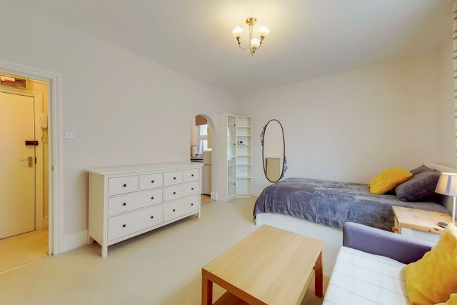 Welldon Crescent, Harrow photo 2