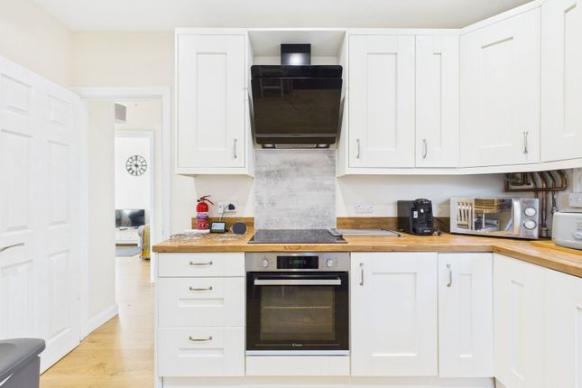 5, Carlton Close, Paignton photo 4