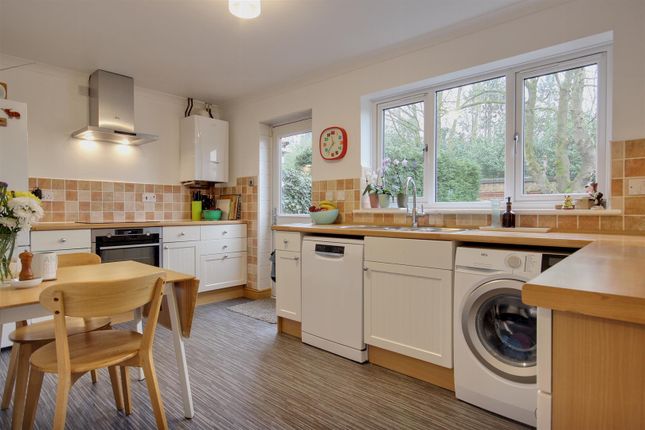 35, Inglefield Close, Beverley photo 3