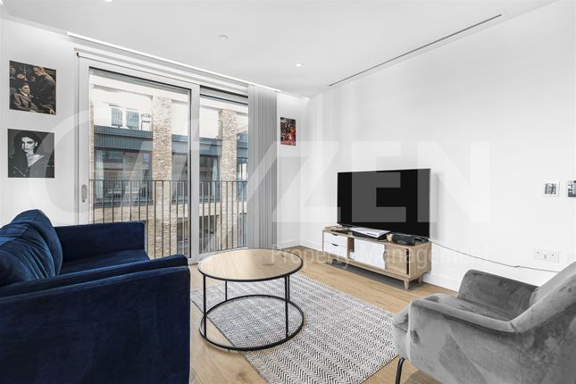 Flat to rent in Signature House, 4 Jubilee Walk, London