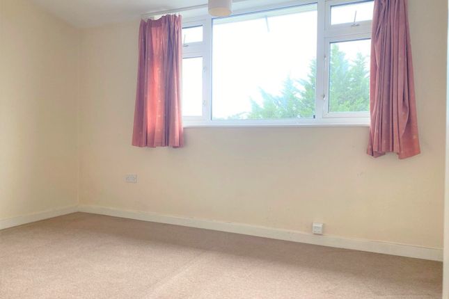 292 Hurstwood Court,, Woodhouse Road, London photo 5