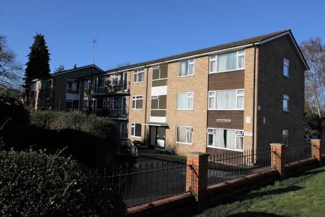 Thumbnail Flat to rent in York Road, Camberley