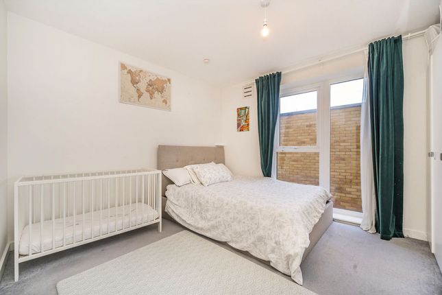 Flat 201 Kington House, 14, Bowen Drive, London photo 4