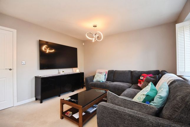 5, Emberson Croft, CHELMSFORD photo 4