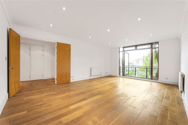 Thumbnail Flat to rent in Star Place, London